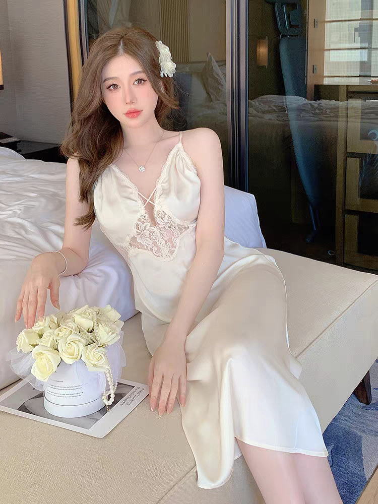 Women's sexy suspender nightgown in pajamas